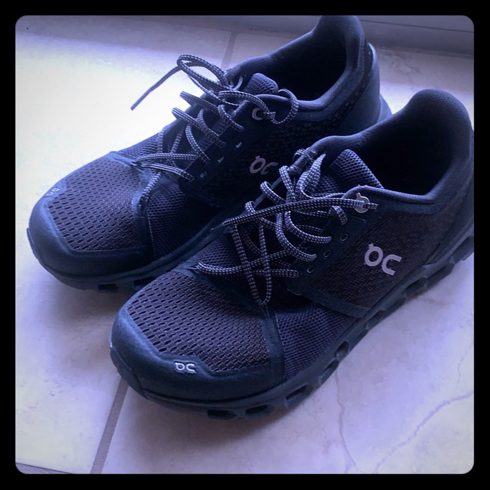 On cloud stratus Swiss engineering shoes size 8